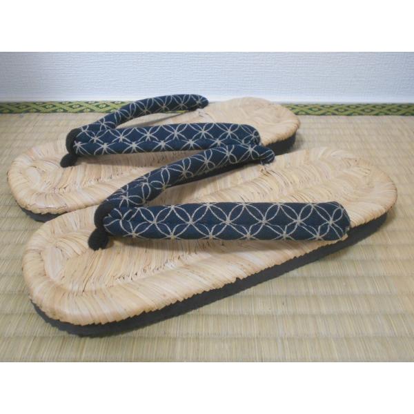 ★手づくり・気持ちいい竹皮表の雪駄です。☆鼻緒は柔らかい布地を使用しています。☆底は軽いスポンジ底です。☆和装に、夏場はカジュアルにもお部屋履きにも。《サイズ》☆Ｌサイズ２５ｃｍ・踵の高さ２.５ｃｍ・幅９.８ｃｍです。★24.5〜26.5ｃ...