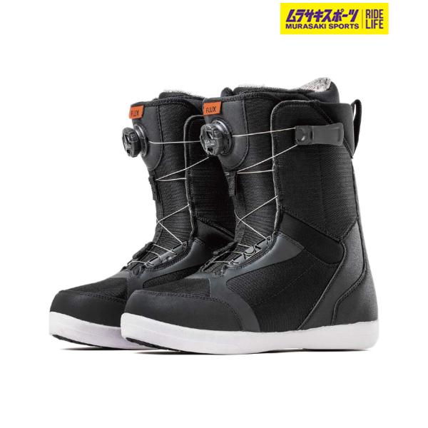 【FLUX】フラックスのユニセックススノーボードブーツシングルボアながら、クイックリリースとパワーゾーンがイージーでスピーディーなフィッティング感を提供します。インナーは新設計F3インナーで履き心地が向上。足への一体感を高めるレースクローザ...