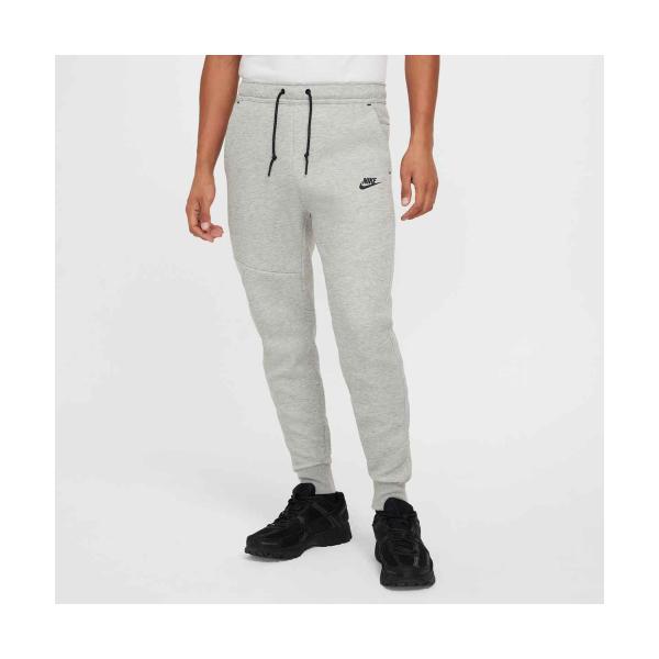 【かさばらない上質なフリース素材を使用し、洗練された暖かさと快適さを実現したクラシックなテック フリース ジョガー。】●長めの折り返しでスニーカーをアピールできます。●表面も裏面も滑らかなプレミアムフリース。大人気の軽さはそのままに、これま...