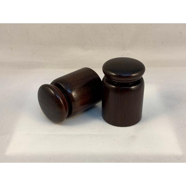 掛軸用　軸先　本紫檀　９分　利久細工　一幅※ディスプレイ画面等の環境上、写真と実際の商品の色見と若干違う場合がございます。※お客様都合での商品の返品・交換などはお受けできません。※※※ご不安な場合は、お気軽にお問い合わせください。※※※【業...