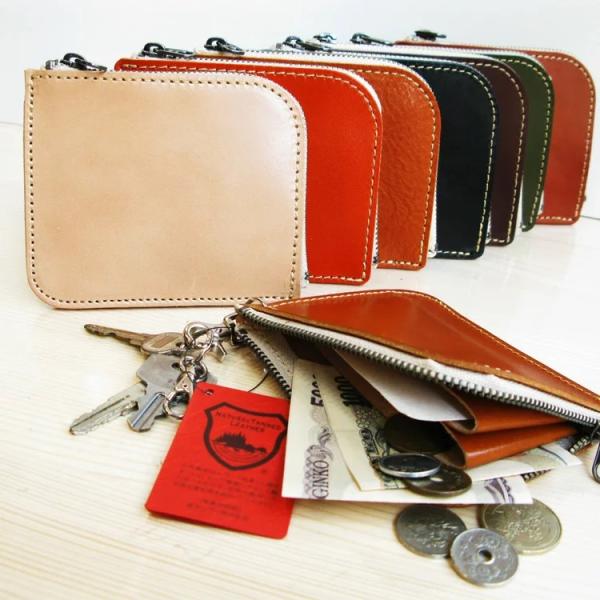 ●名入れ無料　メッセージ刻印無料　●新しく小銭入れにワイドタイプを作りました　大きく開き小銭が取り出しやすいように改良しました●厚めの栃木レザー本革１００％を使用していますので、強度があり長い期間でお使いいただけます。使い込むほど馴染む愛着...