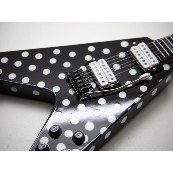 Musical Story ミニチュア ギター フィギュア 楽器 模型 オジー オズボーン ランディー ローズ ブラックフライングｖ Buyee Buyee 日本の通販商品 オークションの代理入札 代理購入