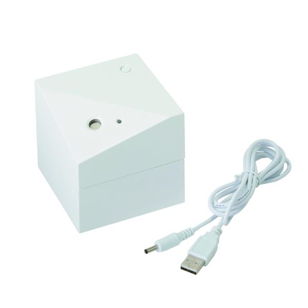 【商品概要】サイズ:80×77×80ミリ本体重量:約230g付属品・・・USB電源ケーブル、交換用吸水芯【商品説明】【商品詳細】ブランド：トレードワークス(Trade Works)商品種別：ホーム＆キッチン商品名：パ-ソナル加湿器 キュ-ブ...