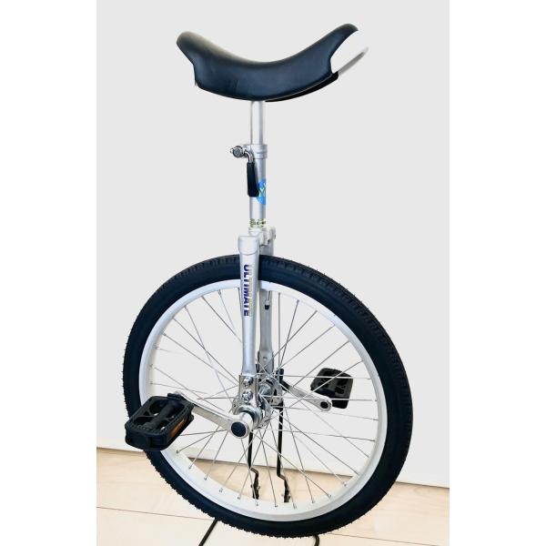 安全・安心設計の普及モデル！１、子供のお尻に合わせた、スモールサドル採用２、サドルの前後にプロテクター装備３、シートポストをアルミにしたことで軽量化４、サドルの高さをワンタッチで変えられるクイックレバー装備５、フォークの肩に足を掛けることが...