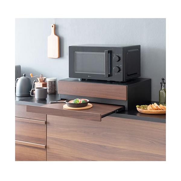 レンジや家電の下に置くだけで作業スペースが作れるレンジ下トレー『Avenir（アベニール）』。トレーに調理器具や料理がサッと置けて家事効率アップ間違いなし。必要な時だけ引き出せる便利なスライドトレーで、使わないときも邪魔にならず、手狭なキッ...