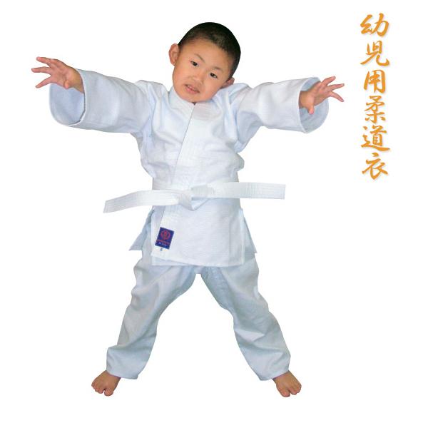 ■幼児用■色：ホワイト■綿100％※幼児用の柔道衣の帯は背中に縫いつけてあります。・各サイズの適合身長は概算の目やすですので参考まで。・商品写真は、実際の色味を再現する様に心掛けておりますが、ご覧になられてるPC設定・環境等により色味が変わ...