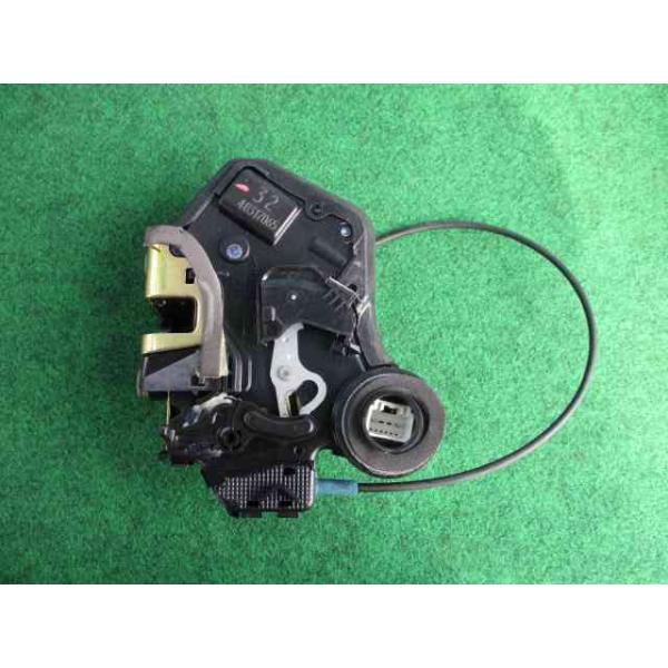 030420】16年・トヨタ・イスト・NCP60・左リアドアロック・69060-13090