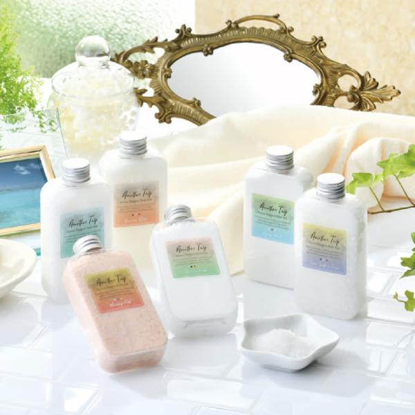 「アナザートリップ〓? アロマパスポート」は、『バスルームから世界へ ― 香りで旅するバスソルト』をテーマにしたシリーズ。フランス・ブルターニュの海風を感じるマリンの香り、ドイツの深い森を思わせるグリーンの香り、パキスタン・ヒマラヤの悠久を...