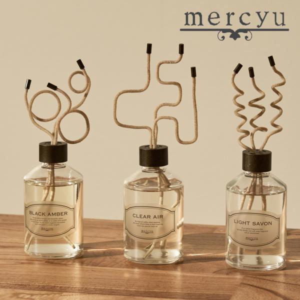 深みのあるアンティークゴールドをあしらった、ヴィンテージ調リードディフューザー。ワイヤー入りのスティックは自由に変形できる設計で、曲げたり伸ばしたりと、お好みの形にアレンジが可能です。倒れてもこぼれにくい液漏れ防止のシリコンキャップを付属し...