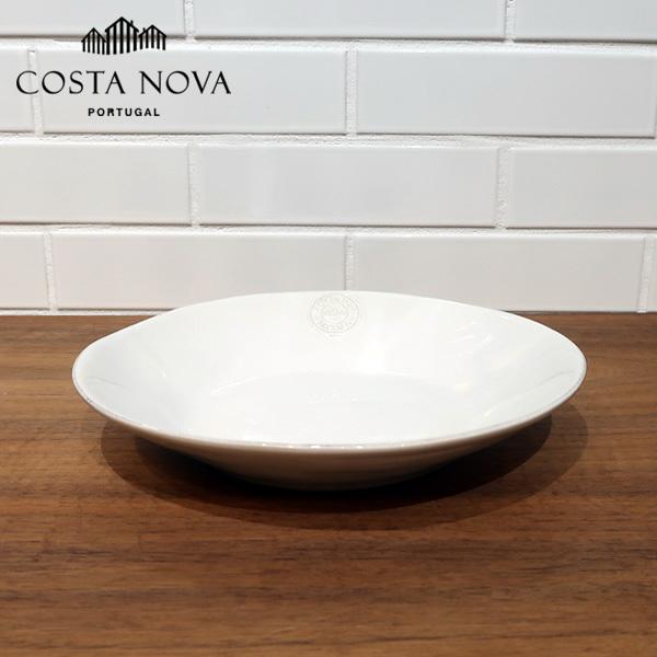 存在感のあるロゴマークは、コスタ・ノバの海辺に立ち並ぶストライプ模様のコテージと大西洋の波をデザインしたもの。手作りのようなシェイプとカラーリングが、海辺で過ごす休日のようなリラックスした空気をつくり出す。陶器と磁器の中間的な性質を持つ焼き...
