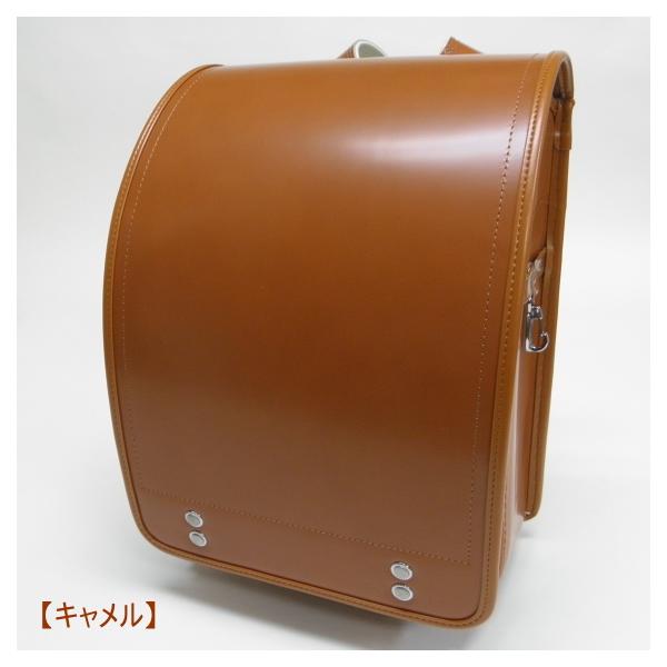 希少部位のスムース牛革使用です。本革の中ではトップクラスの丈夫さと軽さで定評があります。雨などでの表面色落ちは一切ないと言ってよいほどの高級素材です。昔ながらのシンプルかつレトロな型です。６年間保証。各品番各色在庫が切れたら随時追加製造の入...