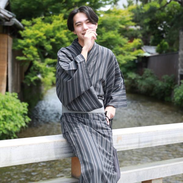 現在在庫あり 黒 高級綿浴衣 財布 縞 男物高級浴衣3点セット 黒地に縞 ワンタッチ帯 男性 男 父の日ギフト 浴衣 大人 下駄 レトロ メンズ ポリエステル綿混紡 セット Mvxft M Ll L 値段 販売オンライン Boltonpratt Com
