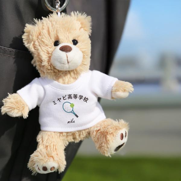 ＼ ずっと仲良しでいられる特別なテディベア ／「かわいい〜」の声が聞こえてきそう！バッグに付けて、自慢できちゃう高クオリティなテディベアマスコット。- ３つのおすすめポイント -1. 持った瞬間にときめくテディベアぬいぐるみメーカーが手掛け...