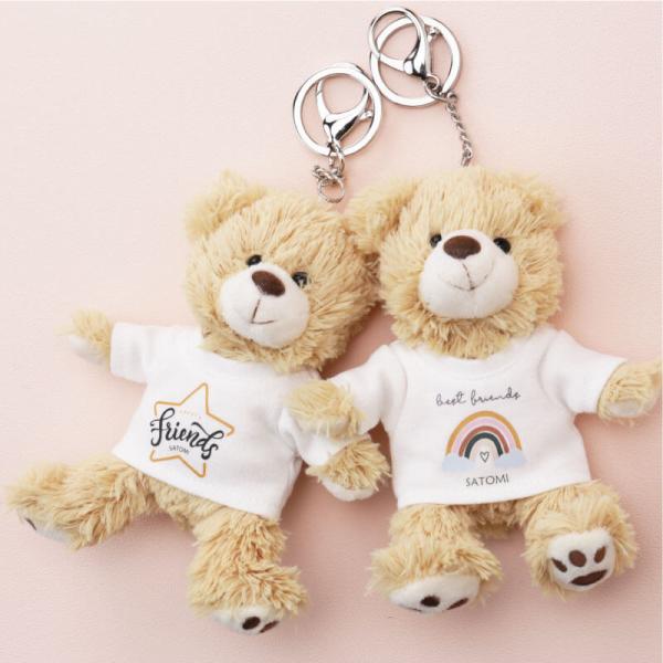 ＼ あなたの想いを届ける テディベア♪ ／キーホルダー サイズのかわいい テディベア と一緒にお出掛け！くま ちゃんの着ている Tシャツ には当店オリジナルのデザイン＆メッセージ入り。友達とおそろいにしても◎仲良し度UP！ず〜っと仲良しの証...