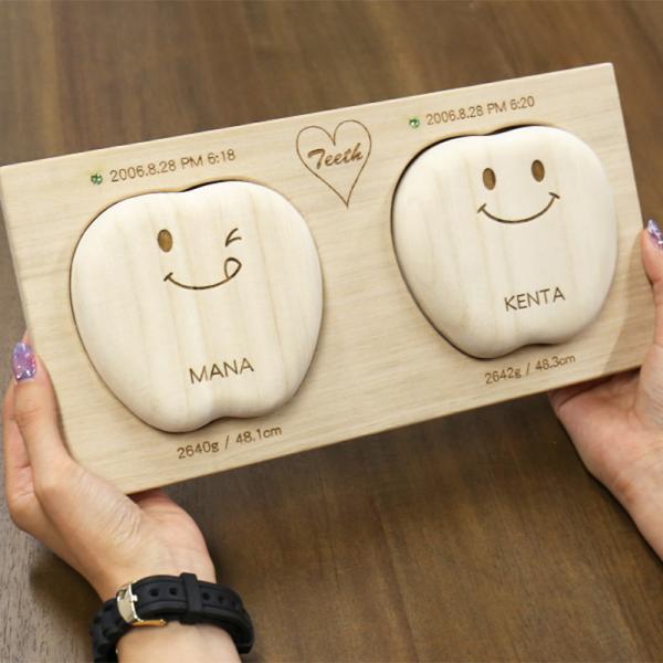 当店オリジナル乳歯ケース専用、ツインスタンドが誕生しました。ごきょうだいや双子のお子様にもおすすめです。にっこりかわいいティース君なら歯が抜けるのも怖くない！出産祝いにも大人気！