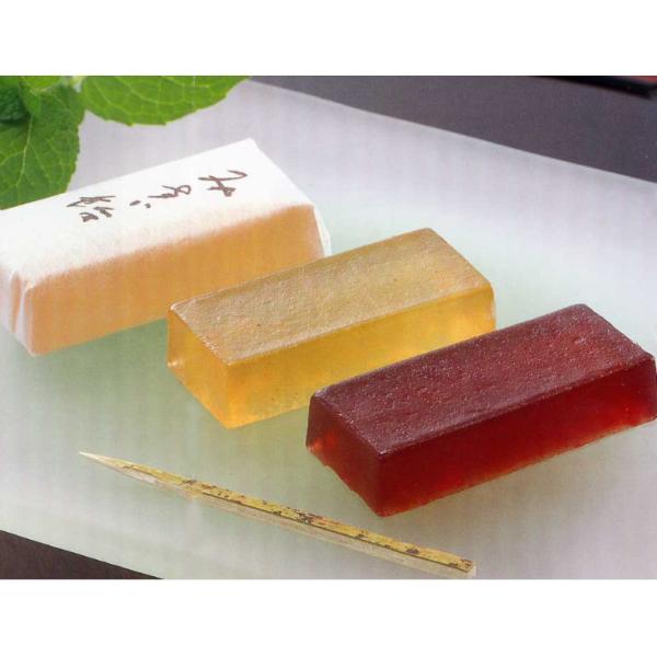 「あんず」「三宝柑」「ぶどう」「もも」「りんご」のみすゞ飴を、各8個ずつ40粒詰め合わせしました。和紙包装型は、セロハン包装型よりも飴の厚さが薄いタイプでございます。歯切れが良い食感の仕上がりとなっております。商品内容：40粒箱サイズ：10...