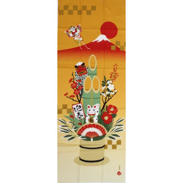 正月飾りの門松に、 縁起の良いアイテムをプラス！お正月らしいデザインになっています。「捺染(なっせん)」技法とは、型を作ってその型の上から染料を刷り込んで染める技法のことをいいます。型を使用するため、注染染めに比べて細かな柄まで表現できるの...