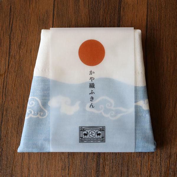 蚊帳織りの生地を使ったふきんを、富士山をかたどった形に折りたたんで、富士山をかたどってみました。蚊帳織りの生地は吸水性がよく、乾きやすく、洗いやすく、台ふきんやお手ふきなどにお使い頂けます。ご使用の前にお湯または水で充分洗って「のり」を落と...