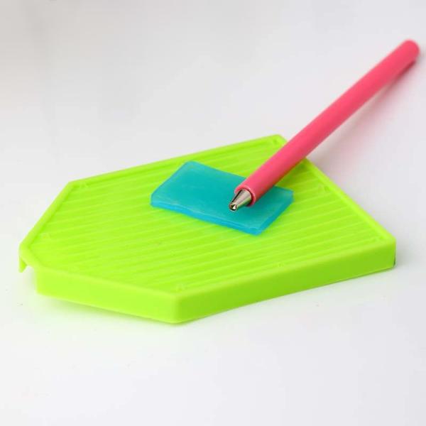 フラットストーン（裏面が平らなストーン）を使ってのデコ作業が格段にスピードアップする便利な・ストーン板（ピックアップトレイ）・ピックアップスティック・ピックアップ粘着材の3点セットです☆ストーンサイズはSS10までが最適サイズ：約5.5cm...