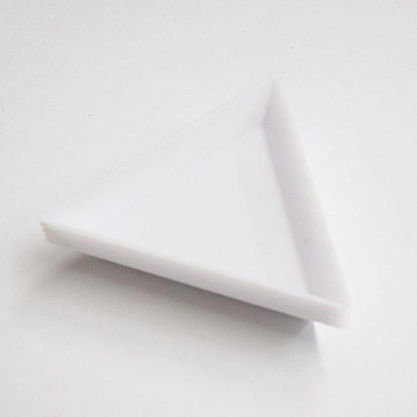 ストーンやデコパーツの仕分けに最適便利♪サイズ: 一辺　約7.4cm■5枚セット※こちらの商品はアウトレット訳あり品です。1か所バリ（素材を加工する際に発生する突起）があります。カッター等で取り除いていただければ問題なく使っていただけます。...