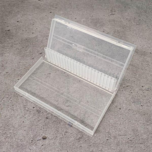 24ホールの薄型ビットケース。ビットの出し入れがしやすく、コンパクトに収納することができます。※簡単に開閉してしまうことを防ぐため、突起部が引っかかる仕様になっております。これにより開けづらく感じることがございますが、その場合は角部分を持っ...