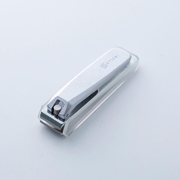 ストレート刃刃物の町、岐阜県関市の工場にて製造された爪切りです。スタンダードな形状ですが切れ味は一味違います。ストレートの刃は、足の爪の角を切るときにも便利ですが、実際に使うと手の爪も細かく切り進め、使いやすさを感じられます。全長:70mm...