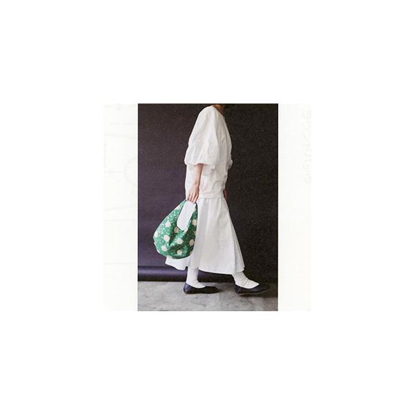 【材料】表地（柄布）　110cm幅×50cm / 裏地（無地布）　110cm幅×50cm / 14mm幅マグネットボタン（差し込みタイプ）　1組 / 接着芯（薄地）　タテ5cm×ヨコ10cm【出来上がりサイズ】W約31cm×H約24cm×持...