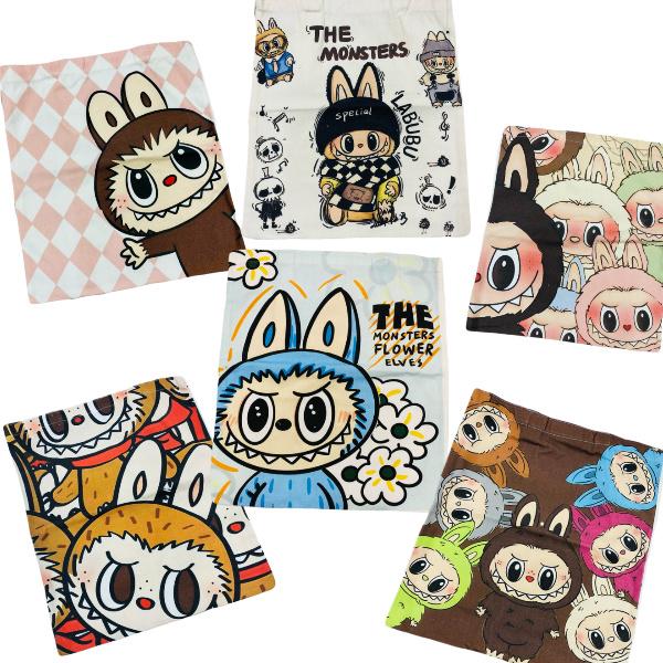 ☆大人気キャラクター「LABUBU（ラブブ）」デザインのトートバッグ☆可愛いイラストが大きくプリントされたキャンバス生地のバッグです。A4サイズもすっぽり入り、普段使いからお買い物、サブバッグにも大活躍！【デザイン】全7種類（画像参照）(1...