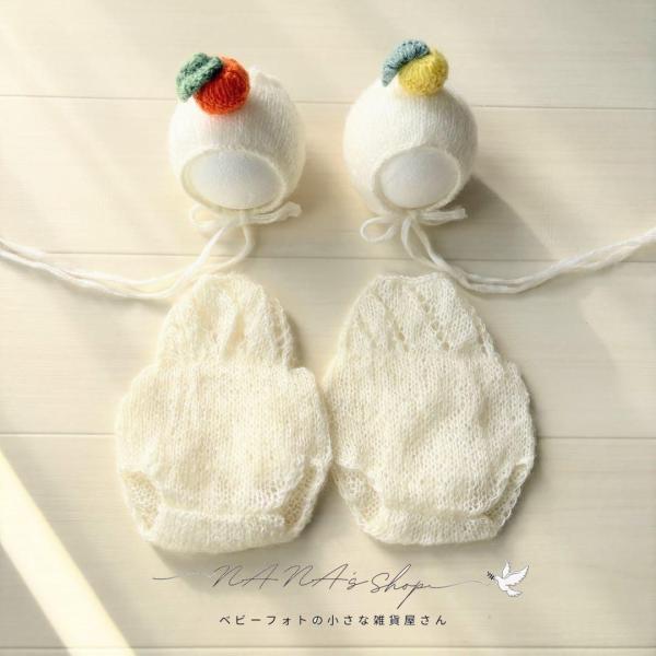 ニューボーンフォトのコスチューム、みかんの乗った、鏡餅ボンネットとロンパースのセットになります。お正月の年賀状にもピッタリのボンネットになります^ ^こちらの衣装は、とってもふわふわの毛糸を使っているので、柔らかく軽くベビーの負担も少ない商...