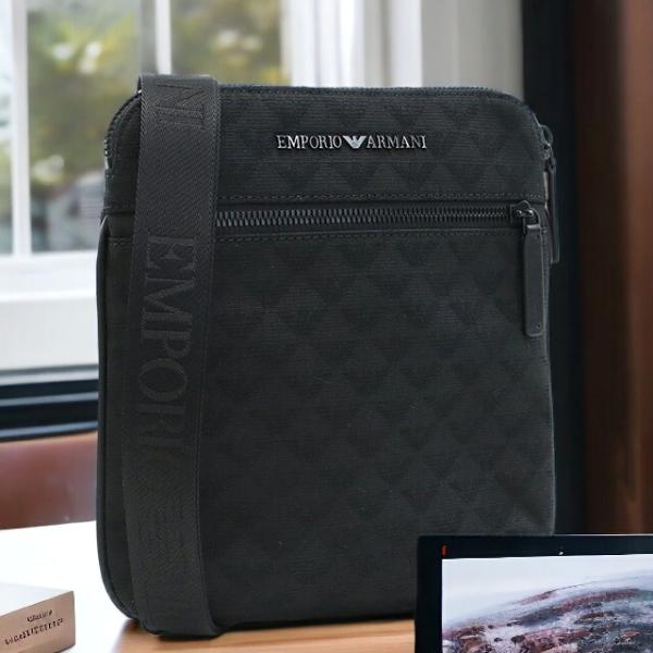 EMPORIO ARMANI エンポリオ・アルマーニ 斜め掛けショルダーバッグ