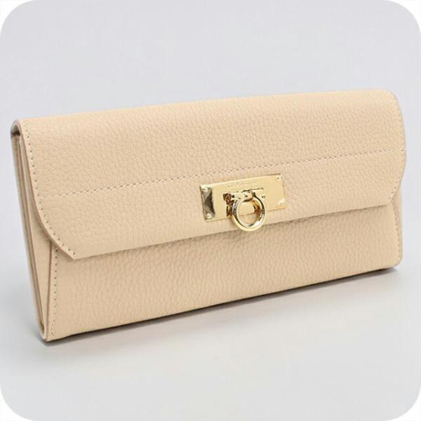 FERRAGAMO（フェラガモ） 中古 長財布二折 レディース ブランド