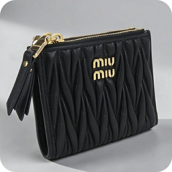 miu miu（ミュウミュウ） 中古 二つ折り財布 二折財布 レディース
