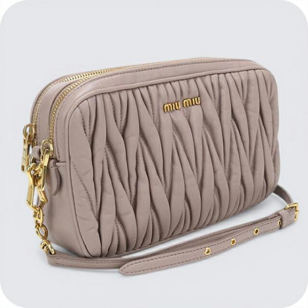 美品miumiu スクエア　トートバッグ　マテラッセ　ショルダーバッグ　ブラウン miu miu（ミュウミュウ） 中古 ショルダーバッグ レディース ブランド