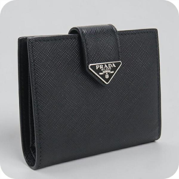 【美品】PRADA ブラック 二つ折り財布 サフィアーノ PRADA（プラダ） 中古 二つ折り財布 コンパクト メンズ ブランド