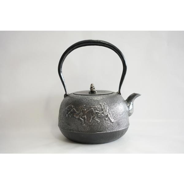 砂鉄鉄瓶 丸南部 馬 1.8L 黒弦 南部鉄器 成龍堂(せいりゅうどう 砂鉄鉄瓶 丸南部 馬 1.8L 黒弦 南部鉄器 成龍堂(せいりゅうどう