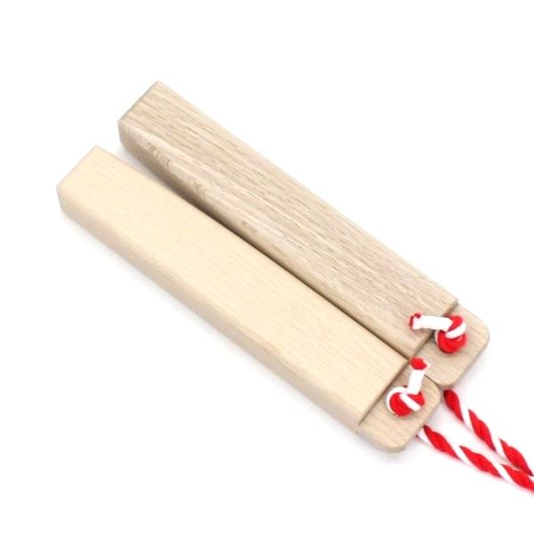 お祭りや夜警の際に使われる拍子木。こちらの拍子木は面が反っておりますので、音が出しやすいです。子供神輿の渡御、夜警でお使いになる場合におすすめです。※4枚目の画像に載っております拍子木(大)・拍子木(特大)は付属しておりません。大きさの違い...