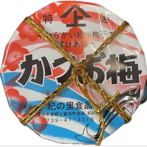 ご飯に良く合うシソとかつおの風味、食欲をそそるロングセラー商品です。小粒の紀州梅に紀州産きざみしそと、風味豊かな良質かつお節を加え、伝統の手法で丹念に仕上げました。香り良くコクのある味わいが絶妙。お子様もきっとお気に入り。かつお節の風味がお...