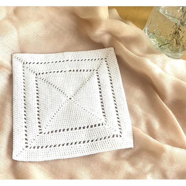コットンコースター　 スクエア　直径15.5cm　花瓶敷　インテリア　レース編み　 アイボリー　手編み　ハンドメイド　