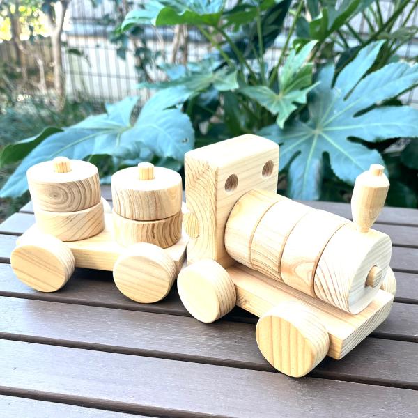 セール！！　3,500円→2,000円ひでじい工房　汽車のだるまおとし優しさ、ぬくもり伝わる手作り 木のやさしさ釘を一切使わず、繊細に作られています。おもちゃとして、インテリアとしてプレゼントにも素敵ですね♪桧、松使用　ニスなし袋にいれた状...