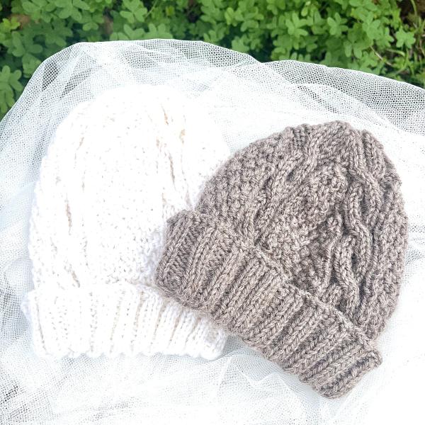 ハンドメイドアランニット帽 アラン模様のニット帽 手編み ウール100％ ハンドメイド 手洗い可