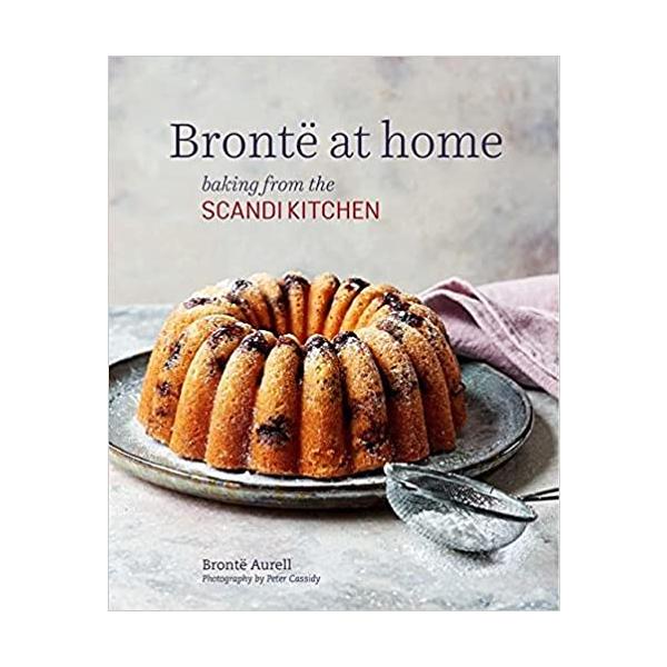 スカンジナビアのホームベーカリーを紹介した本です。パンやビスケットのレシピだけでなく、たくさんのお菓子のレシピも掲載。こちらの商品は店頭併売商品につき、品切れの場合にはご注文をキャンセルとさせていただく場合がございます。ご了承ください。