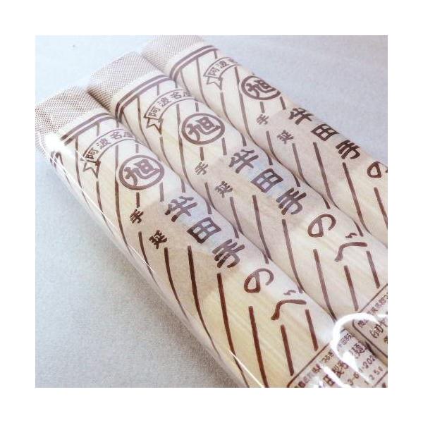 半田そうめんの特徴はなんと言っても太さ、コシの強さにあります。 半田そうめんは1.3ミリから1.7ミリくらいの太さで作られています。 ただ太いだけではうどんや冷麦と変わりません。 しかし、半田そうめんには、小麦の風味が生きている。小麦独特の...