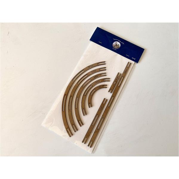 レールにはめ込んでスライドさせながらピンが打てる、ミニレイアウトに特化した"ゲージ治具"です。かんたんきれいに直線/曲線が敷設可能です。何百回とレールを敷設してきた中で、「こんなのあったらメチャクチャ便利だな」を形にしました。使いやすさを追...