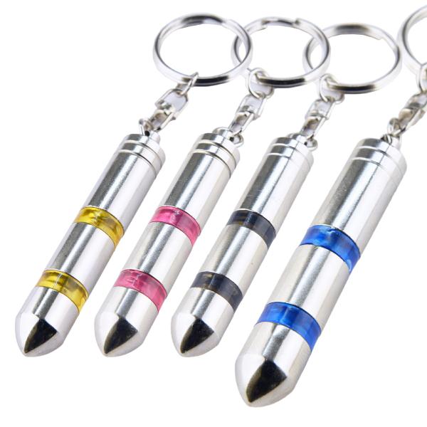 【商品説明】  この静電気除去キーホルダーは、使い方が非常に簡単です。  金属部分に先端を近づけるだけで、静電気を光に変えて放電し、人体、自動車、事務機器、金属物など、日常生活で発生する静電気をすべて除去します。  暗闇でのみフラッシュが見...