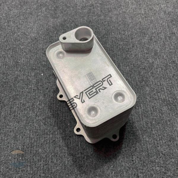 並行輸入品 a8 d3 アウディ カスタムパーツ アクセサリー 年間保証 エンジンオイルクーラー ラジエーター 07c117037k 07c 037k ベントレ