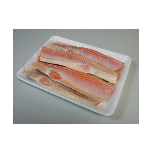 ・内容量　６００ｇ　（4〜6本入り）・商品成分：シルバーサーモン（品質グレード：プレミアム・チリ産）、塩・原料品質グレード：プレミアムの銀鮭（養殖・チリ産）・賞味期限：冷凍 ６ヶ月／クール冷凍便で送付／紀作商品はすべてが同梱可能です。紀作商...