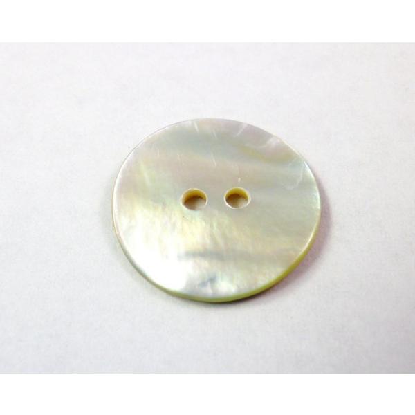 素材：貝・アコヤ貝 貝ボタン個数：1個 もしくは 10個セット貝ボタンサイズ：9mm 10mm 11.5mm 13mm 15mm 18mm 20mm 23mm 25mm 30mm 35mm 40mm真珠の母貝としても知られています、パールシ...