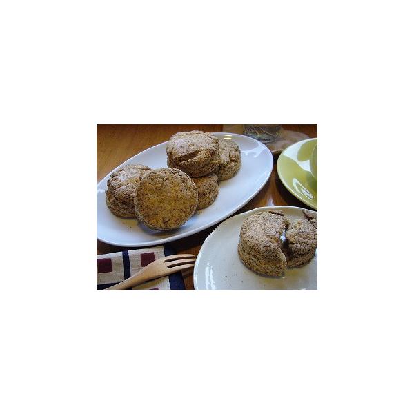 小麦の美味しさを味わえる全粒粉を使用したプレーンスコーンです。すべて植物性の厳選素材を使用しているのでカロリーの気になる方や、ヘルシー志向の方にオススメです。外はサックリ、中はしっとりの食感。ほのかに甘いので朝食にもぴったりですね。アレルギ...