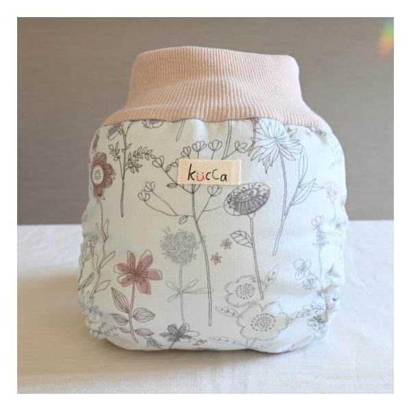 【kucca】とはkucca(クッカ)とは、店主のモロイ氏が自身の妊娠、出産、育児を通して、実際にしようする赤ちゃんとママの気持ちになって企画、制作されたすべてがオリジナル商品。おむつは赤ちゃんが「毎日ずっとつけている」もの。そのストレスは...
