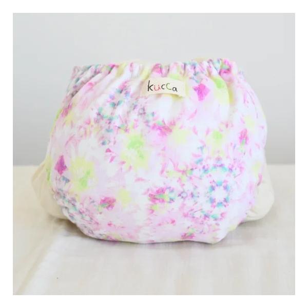 【kucca】とはkucca(クッカ)とは、店主のモロイ氏が自身の妊娠、出産、育児を通して、実際にしようする赤ちゃんとママの気持ちになって企画、制作されたすべてがオリジナル商品。おむつは赤ちゃんが「毎日ずっとつけている」もの。そのストレスは...